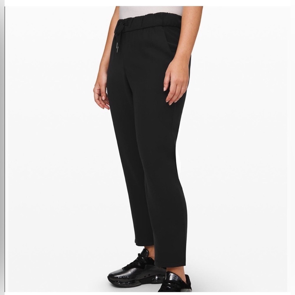 *Lululemon Black On the Fly 7/8 Pant Woven Size 14